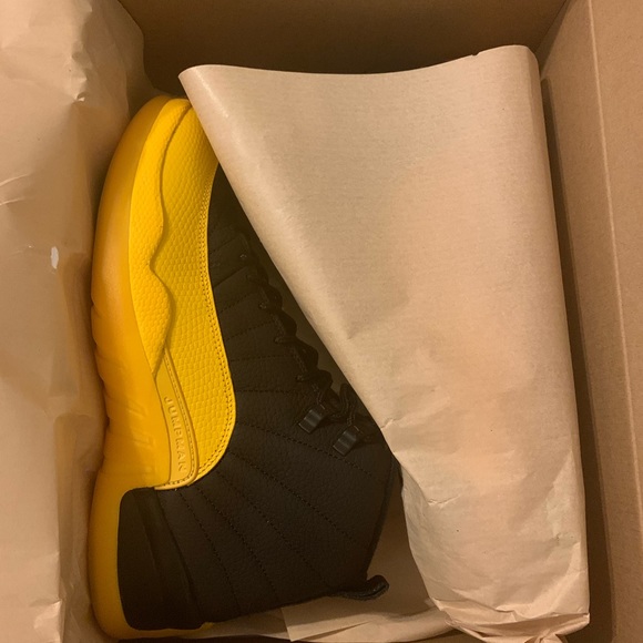 Air Jordan 12 Retro "University Gold" - Picture 4 of 7